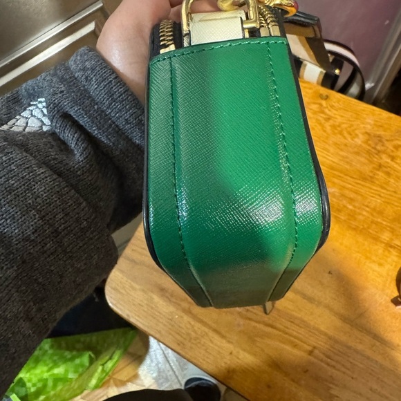 Marc Jacobs Stylish Cream and Black Crossbody Bag - Picture 5 of 14